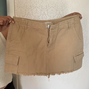 Beige minikjol med fickor - Beige mini kjol, lågmidja💕💕