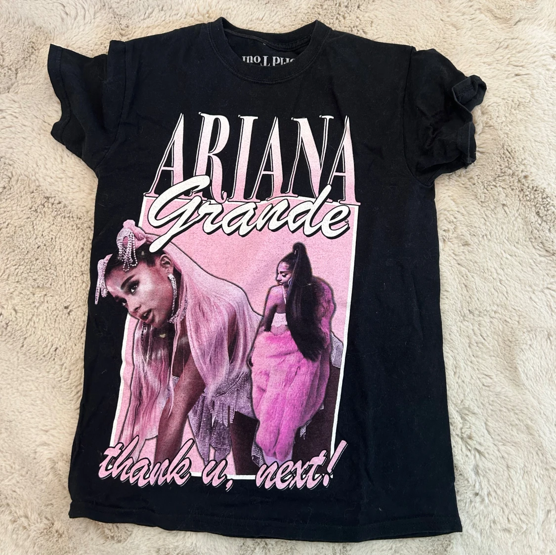 Svart Ariana Grande t-shirt Sweetener World Tour