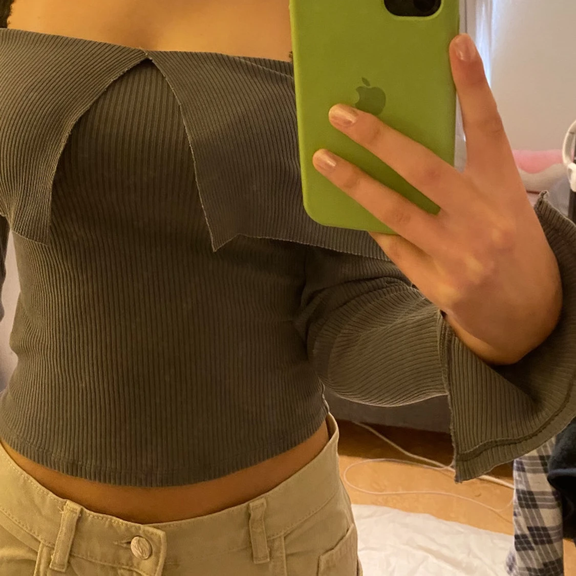 Grå ribbad offshoulder topp - 2