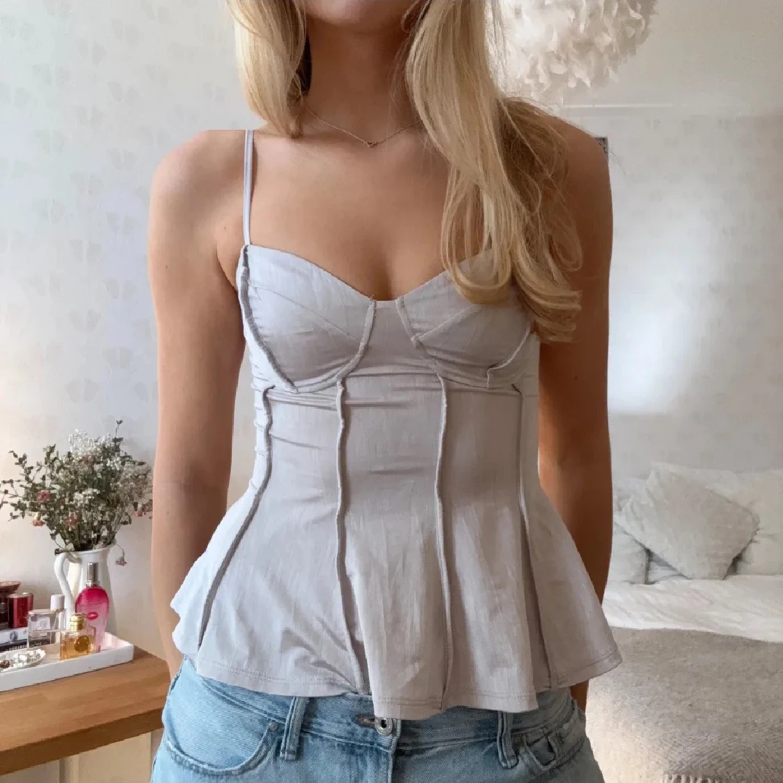 Ljusgrå korsett-topp med tunna axelband