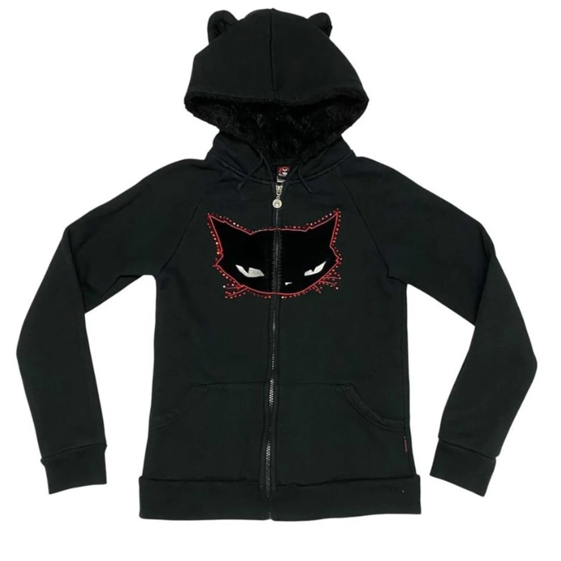 Svart hoodie med kattöron från Emily the Strange