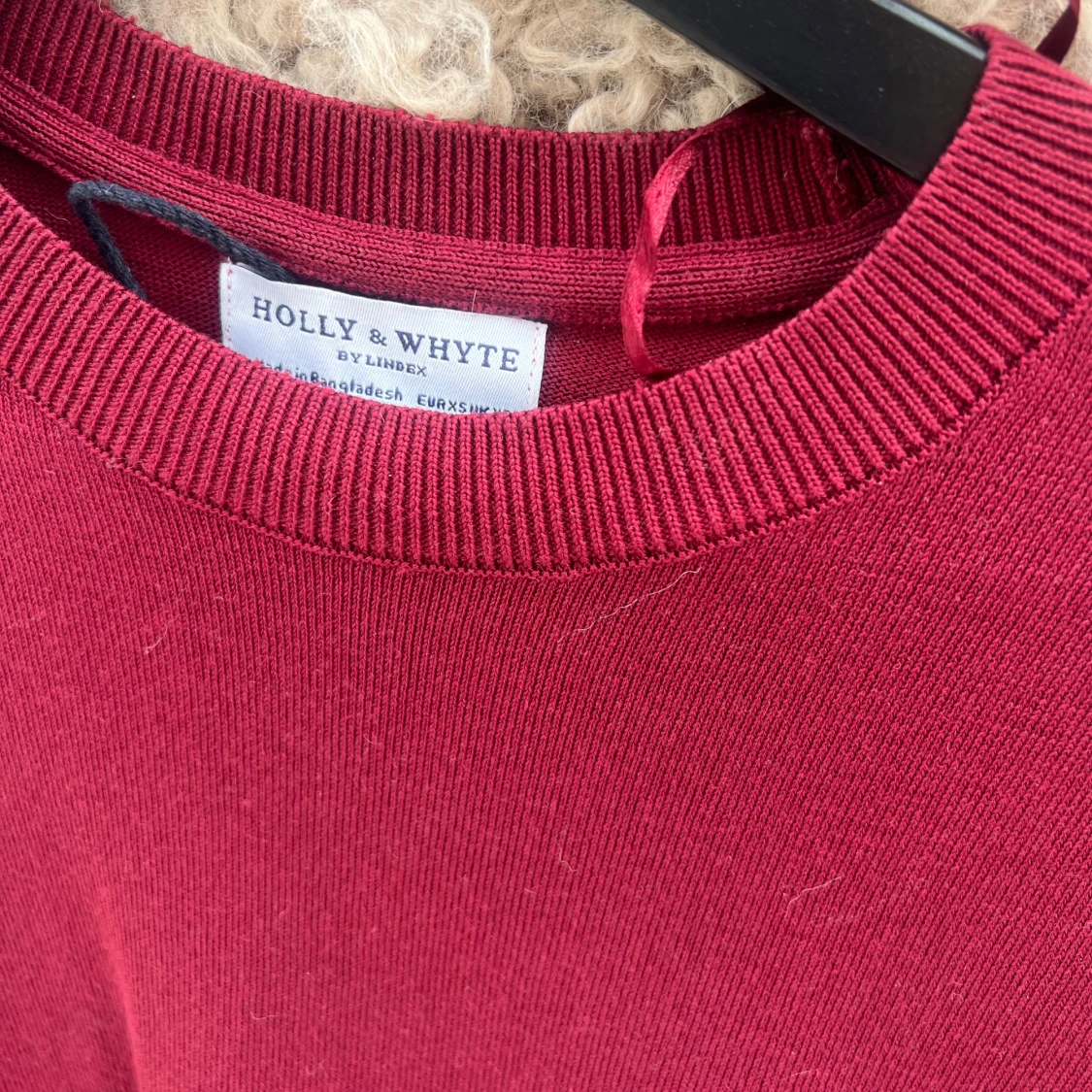 Vinröd tröja  - 3