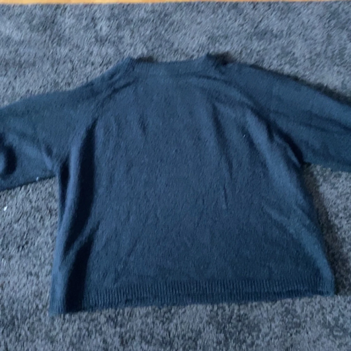 Svart stickad tröja