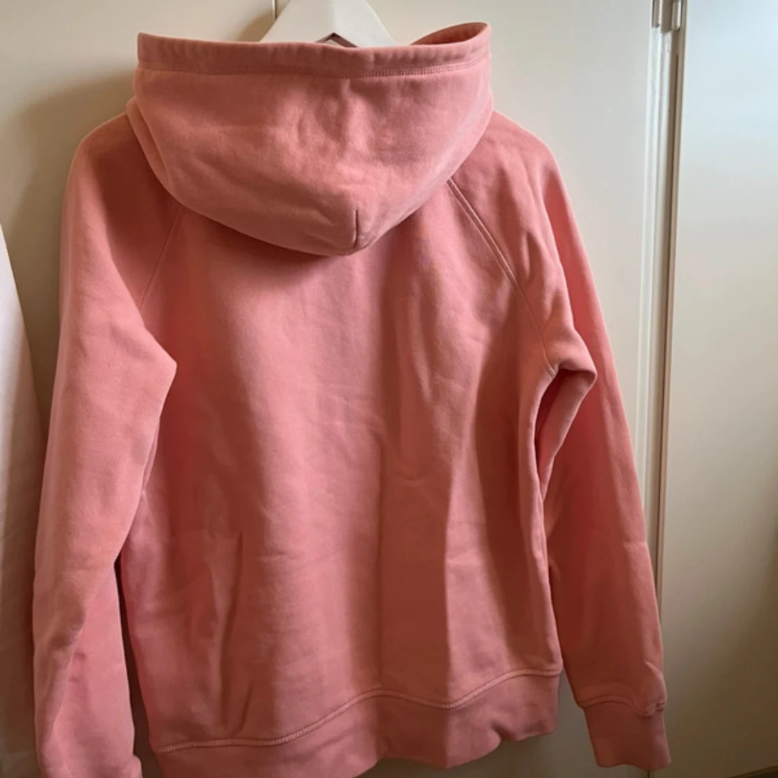 Rosa hoodie från GANT - 2