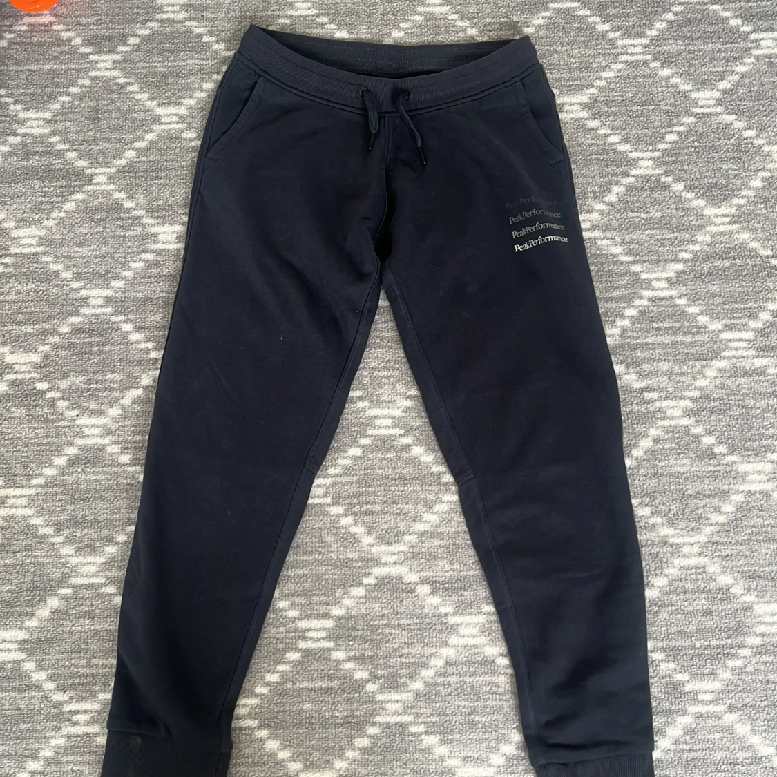 Mörkblåa mjukisbyxor från Peak Performance