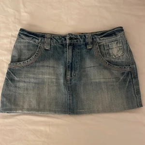 Jeans kjol - Låg midjad jeans kjol i storlek 36💗