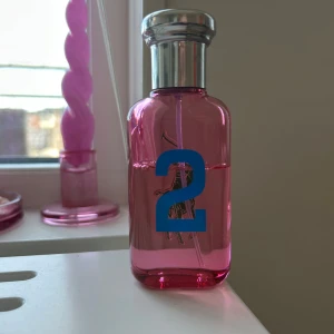 Big Pony Pink EdT 50ml - EdT från Ralph Lauren, ≈ 35ml kvar i flaskan.