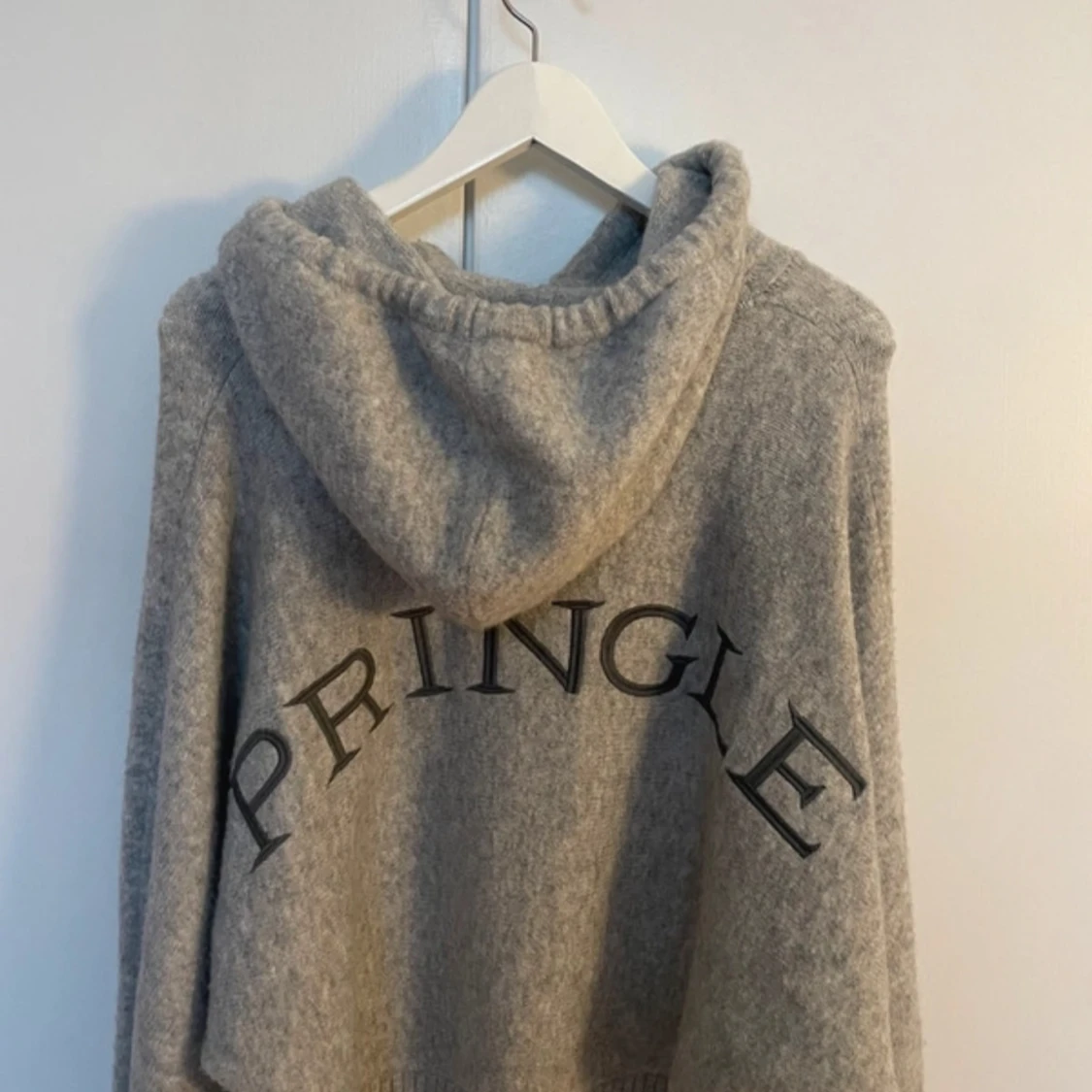 Grå hoodie från Pringle of Scotland x H&M - 1