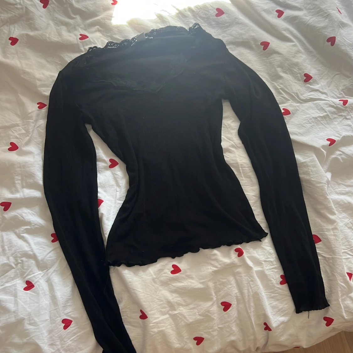 Svart långärmad topp med spets - 1