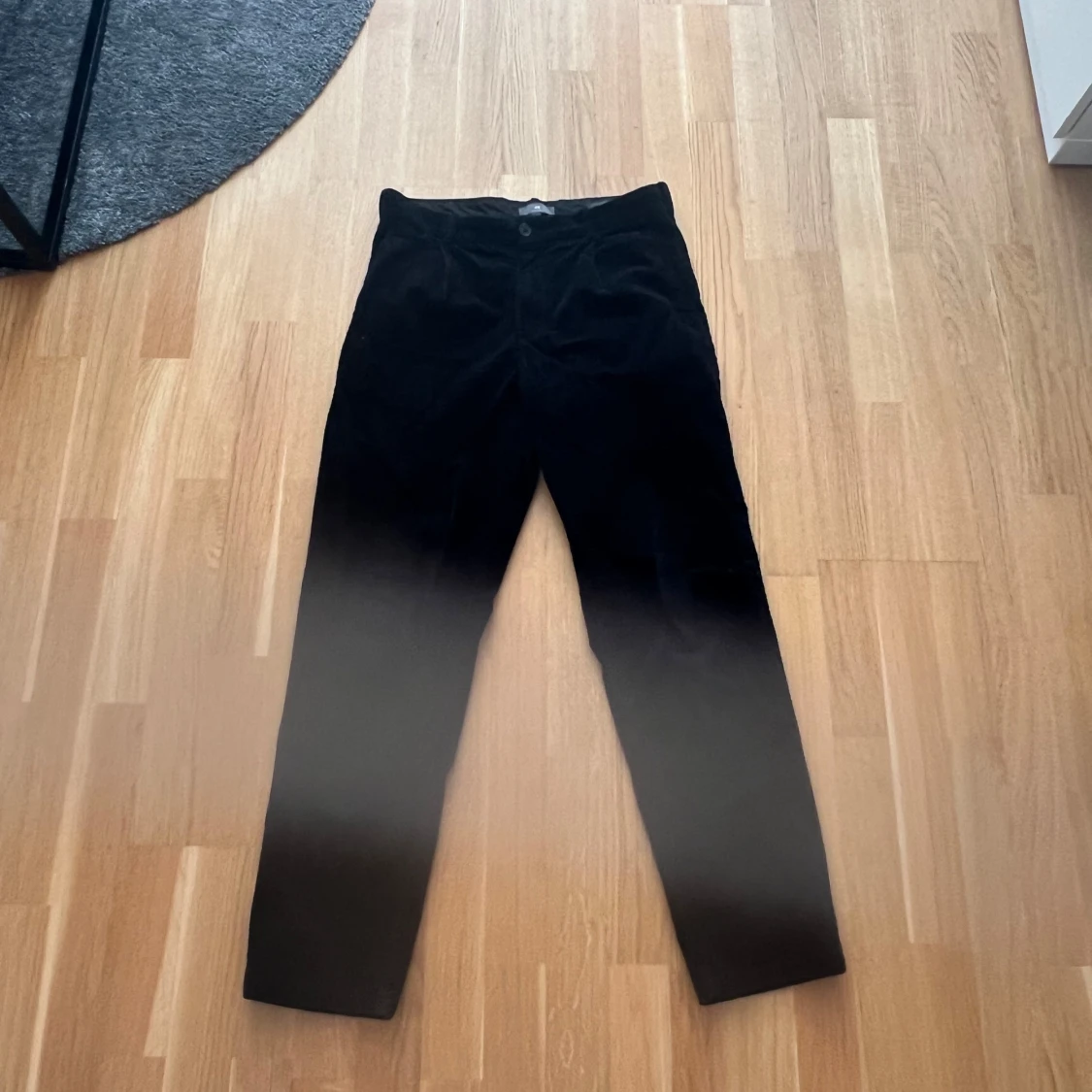 Svarta manchesterbyxor från HM
