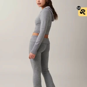 Grå mysbyxor - Mysiga grå yoga pants i superskönt material från Gina Young, strl 158/164. De är säljs inte längre och är i fint skick💕Skriv priv för fler bilder