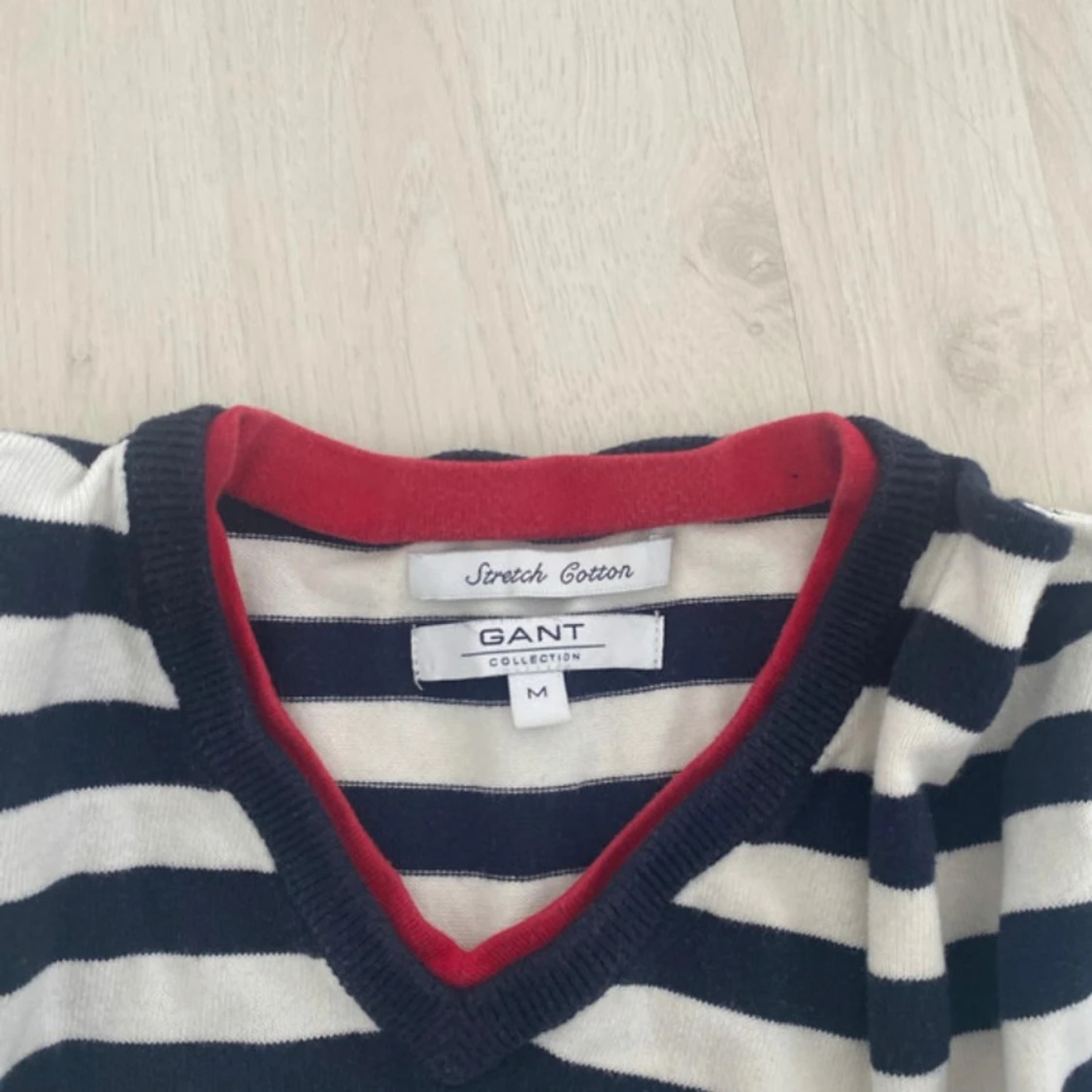 Randig tröja från GANT med röd kant - 2