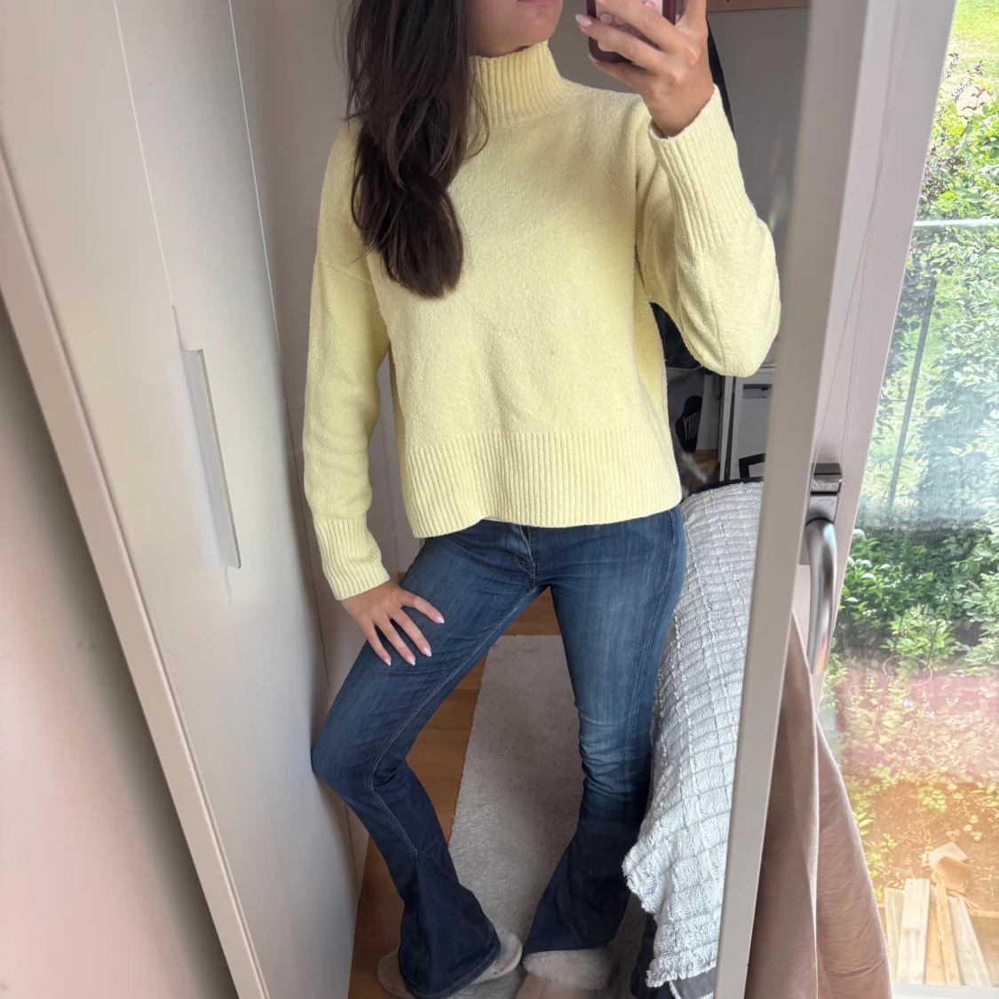 Gul stickad polotröja & Other Stories - 1