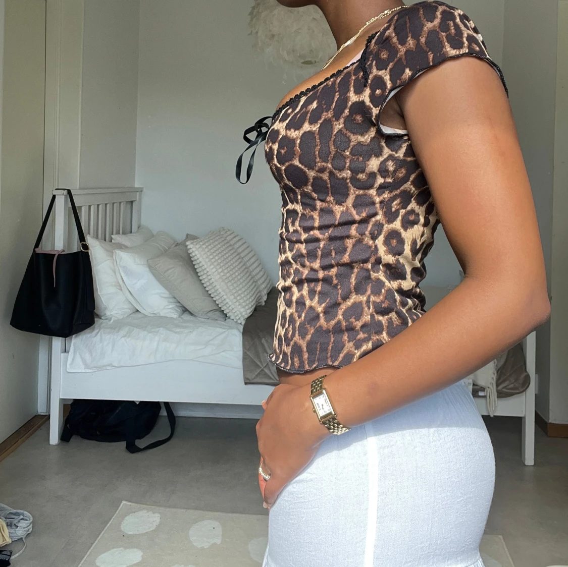 Leopardmönstrad topp med rosett