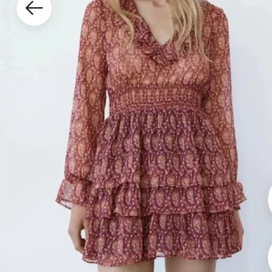 Mönstrad klänning - Mönstrad kortklänning från Zara! 