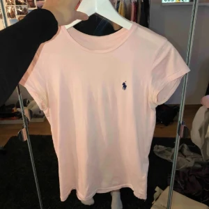 Ralph lauren t-shirt - Bra skick! Säljes då den ej används🫶🏼