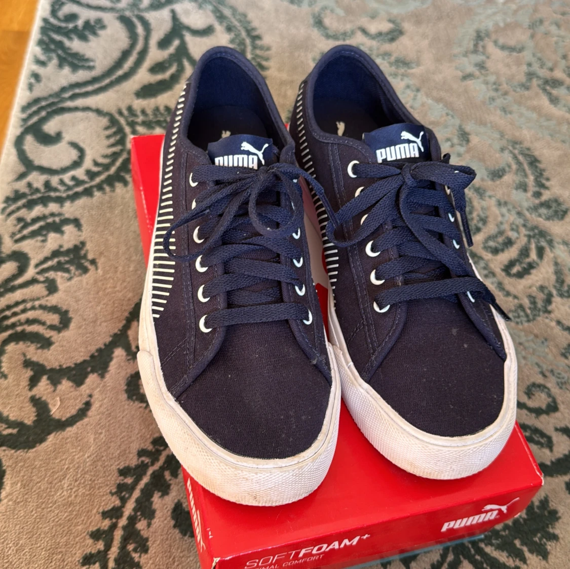 Mörkblå sneakers från Puma