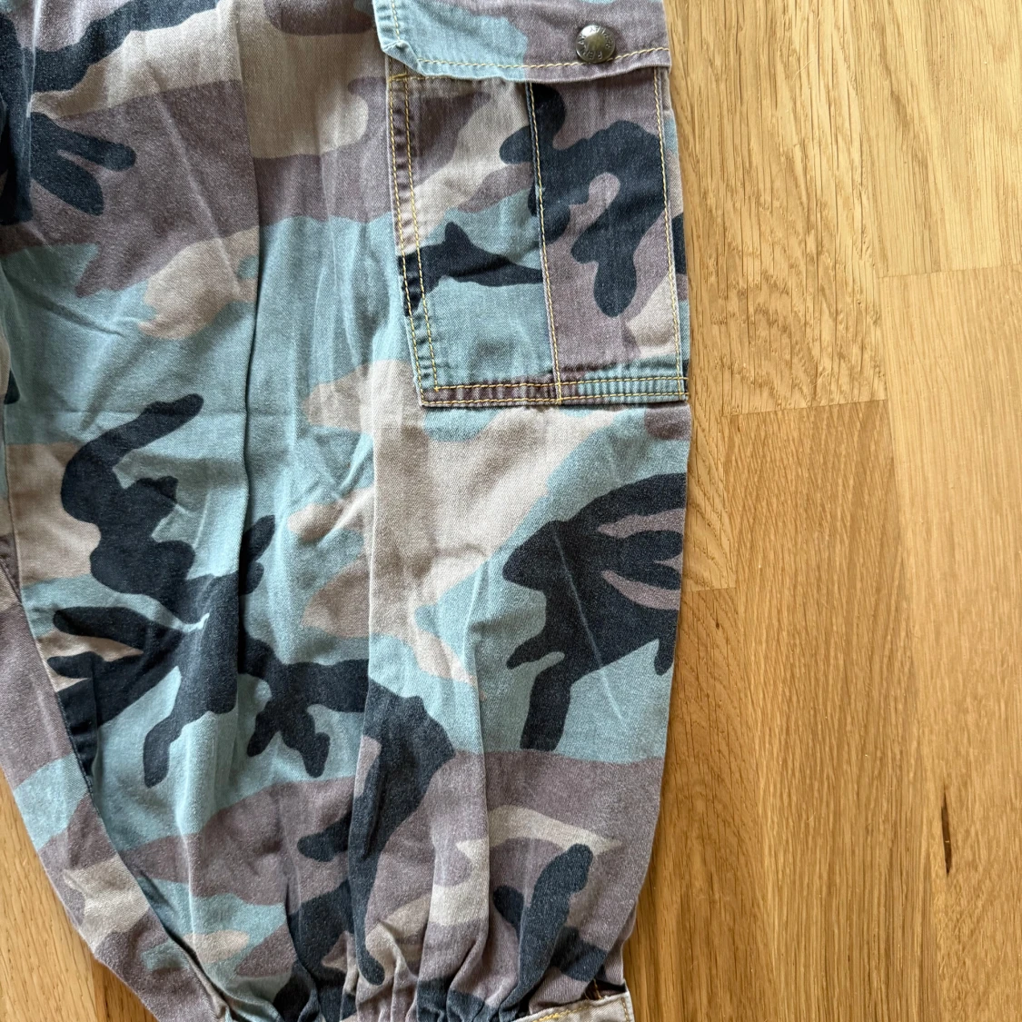 Replay cargopants i camomönster - 2