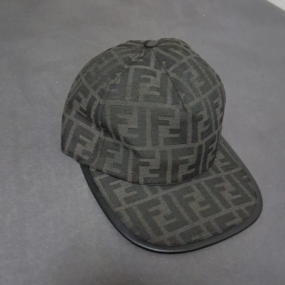 Svart Fendi keps med FF-mönster - 2