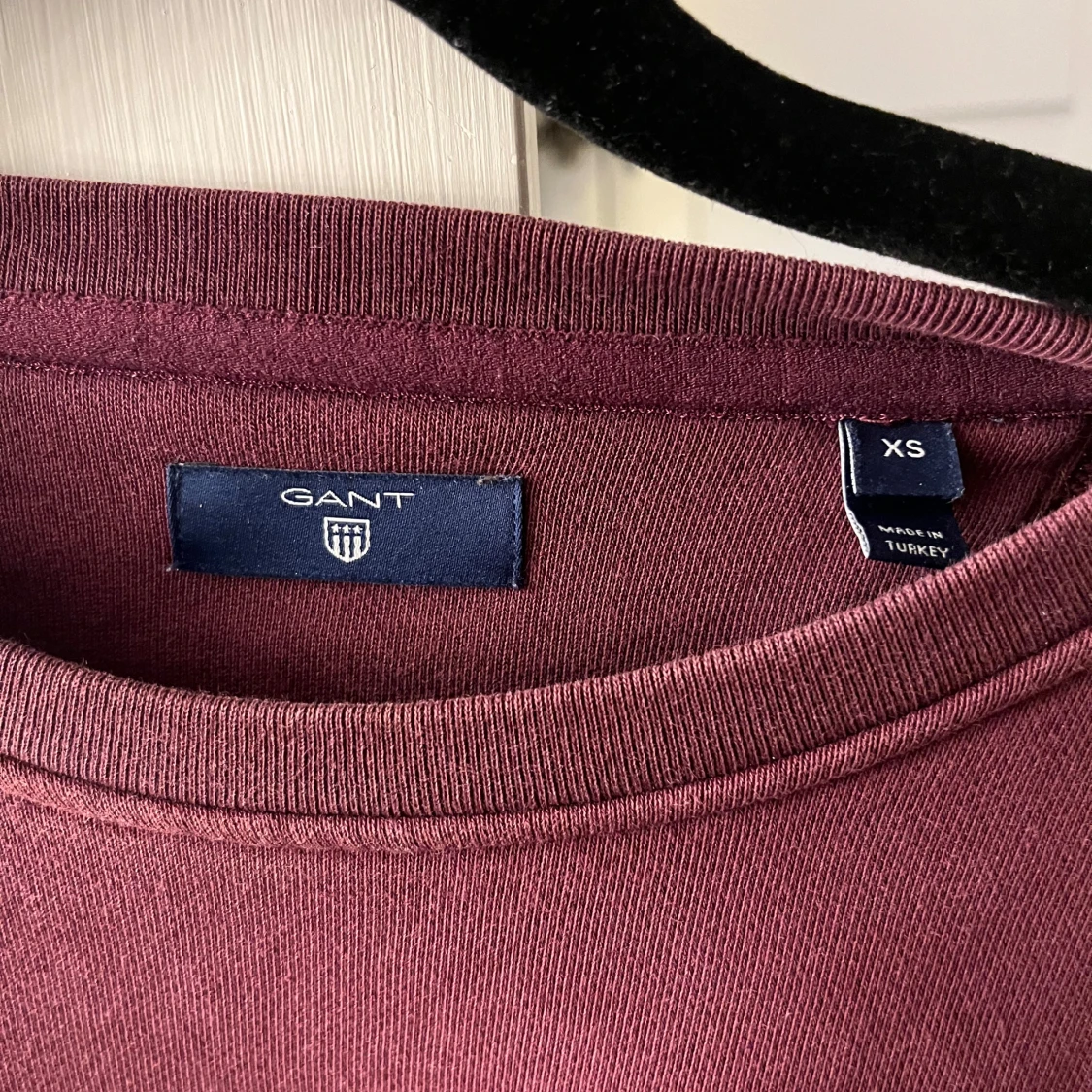 Vinröd sweatshirt från GANT XS - 2
