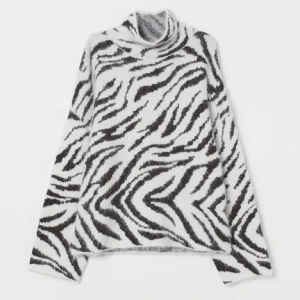Polotröja  - Stickad polotröja från H&M i zebramönster