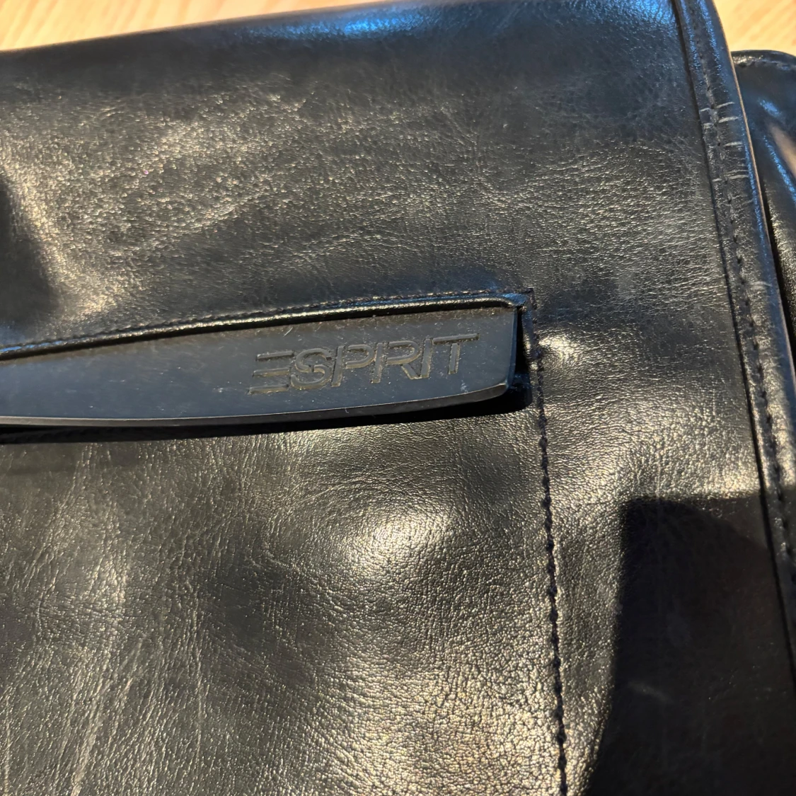 Svart datorväska från Esprit - 1