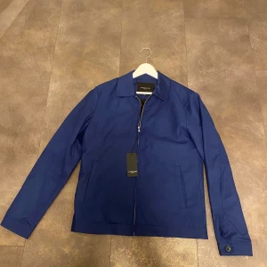 Lawrence Grey jacka - Helt ny jacka från Lawrence Grey i storlek S. Nypris:1900kr mitt pris:600! Hör av er vid frågor och funderingar!