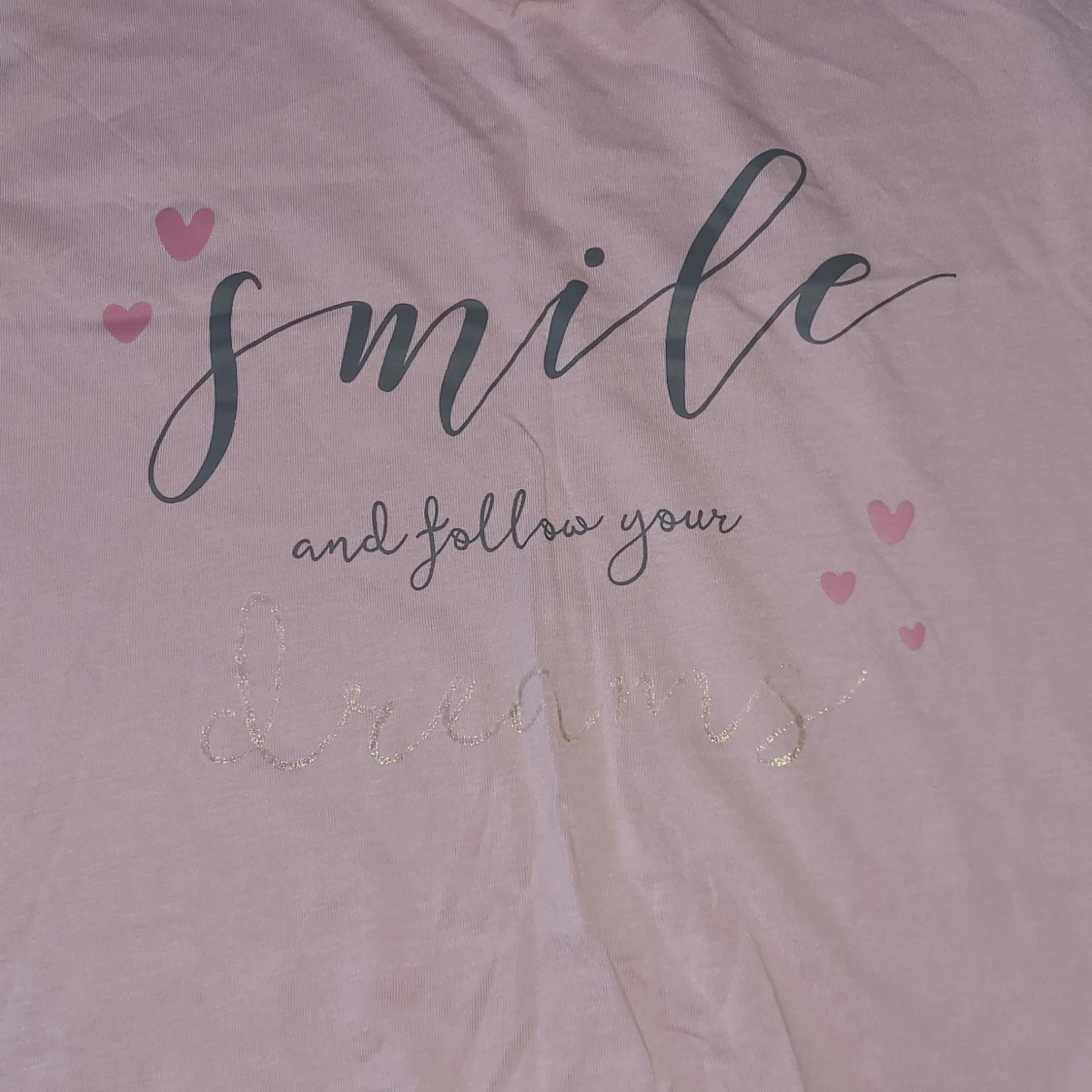 Rosa t-shirt med text från KappAhl - 1