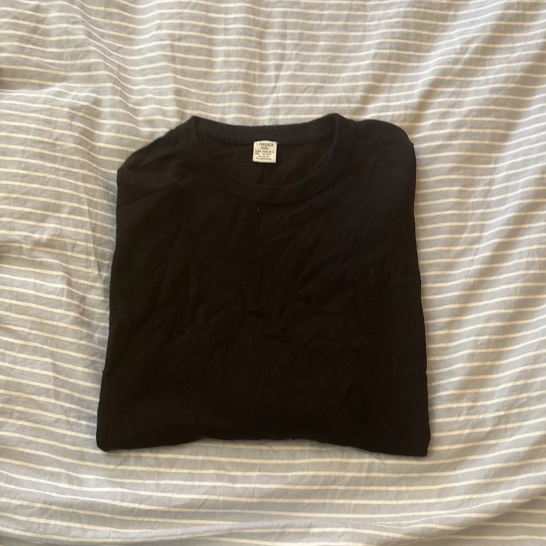 Svart stickad tröja