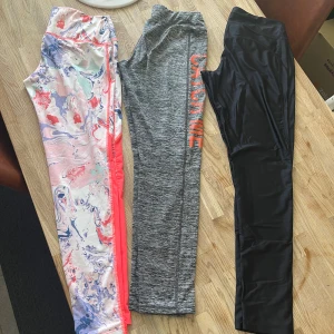 Leggings  - Två nya bara tvättad och grå som är använd några gånger.Storlek L