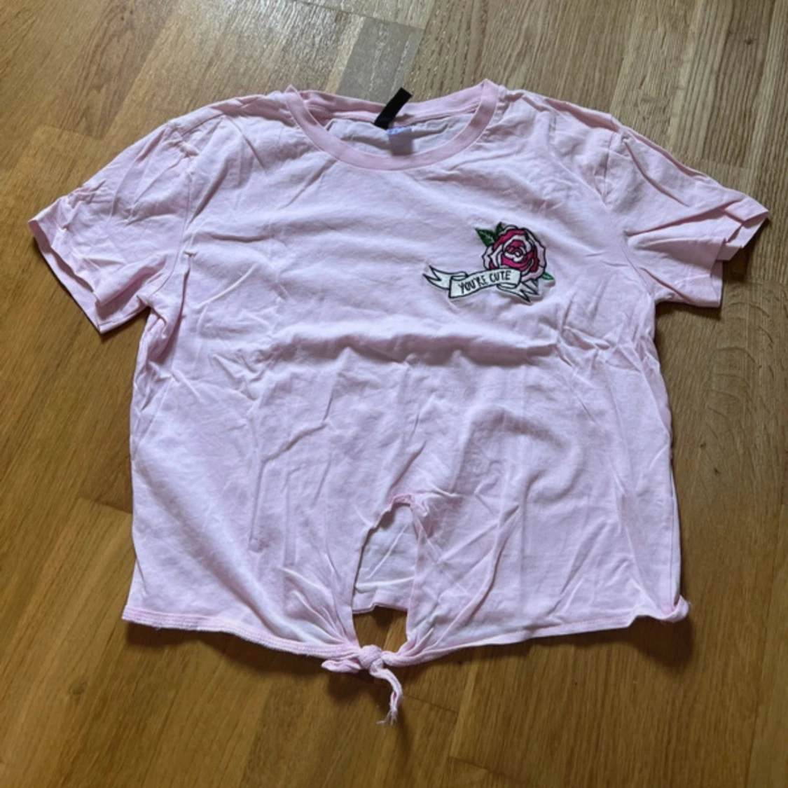 Rosa knyt-topp med broderad ros H&M