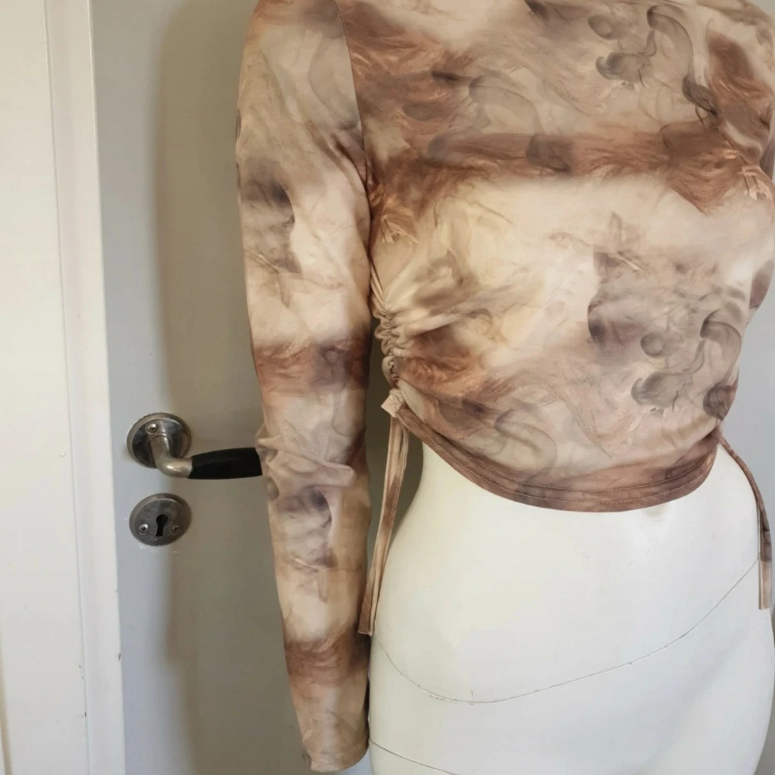 Beige och brun mesh topp med snörning - 1