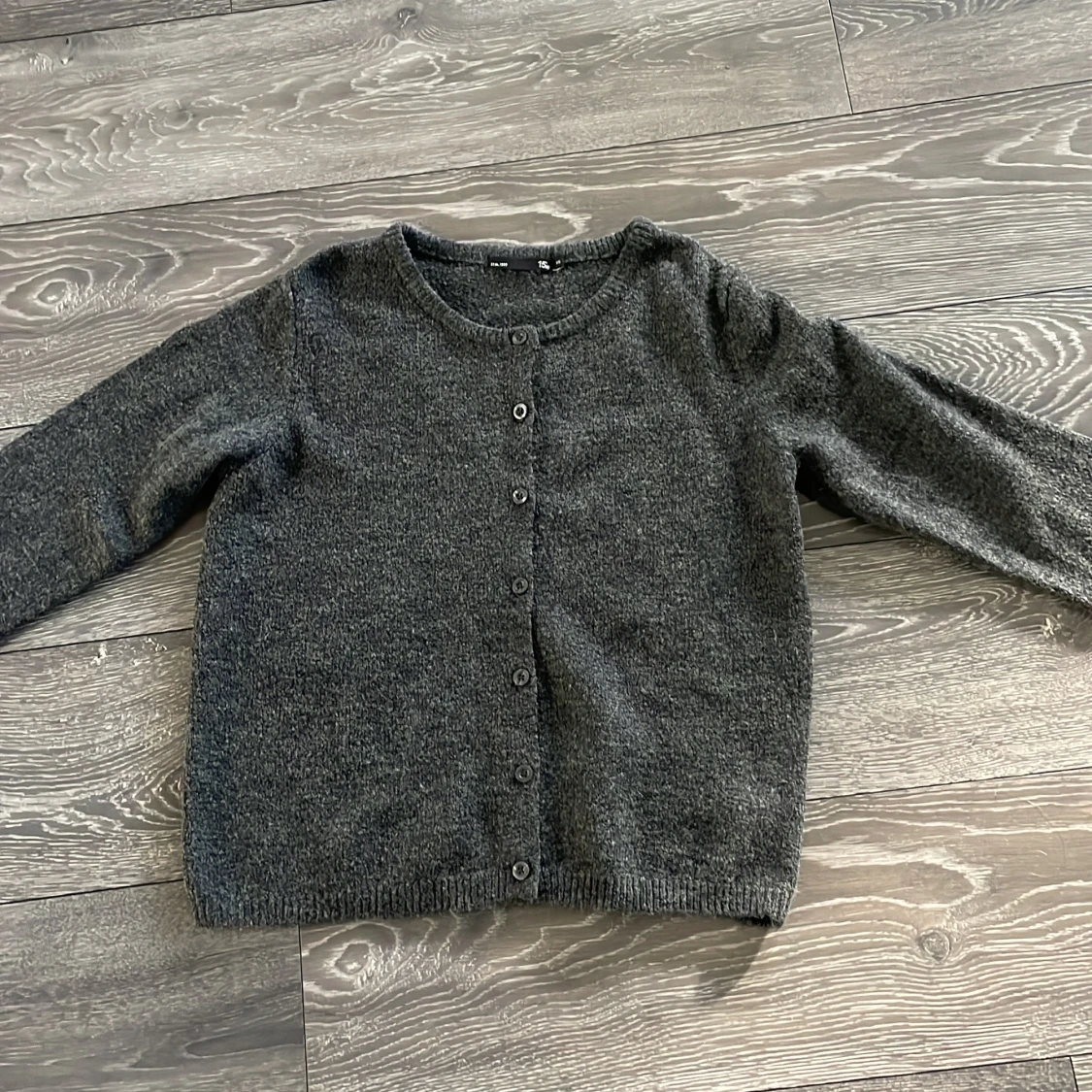 Mörkgrå stickad kofta från 157