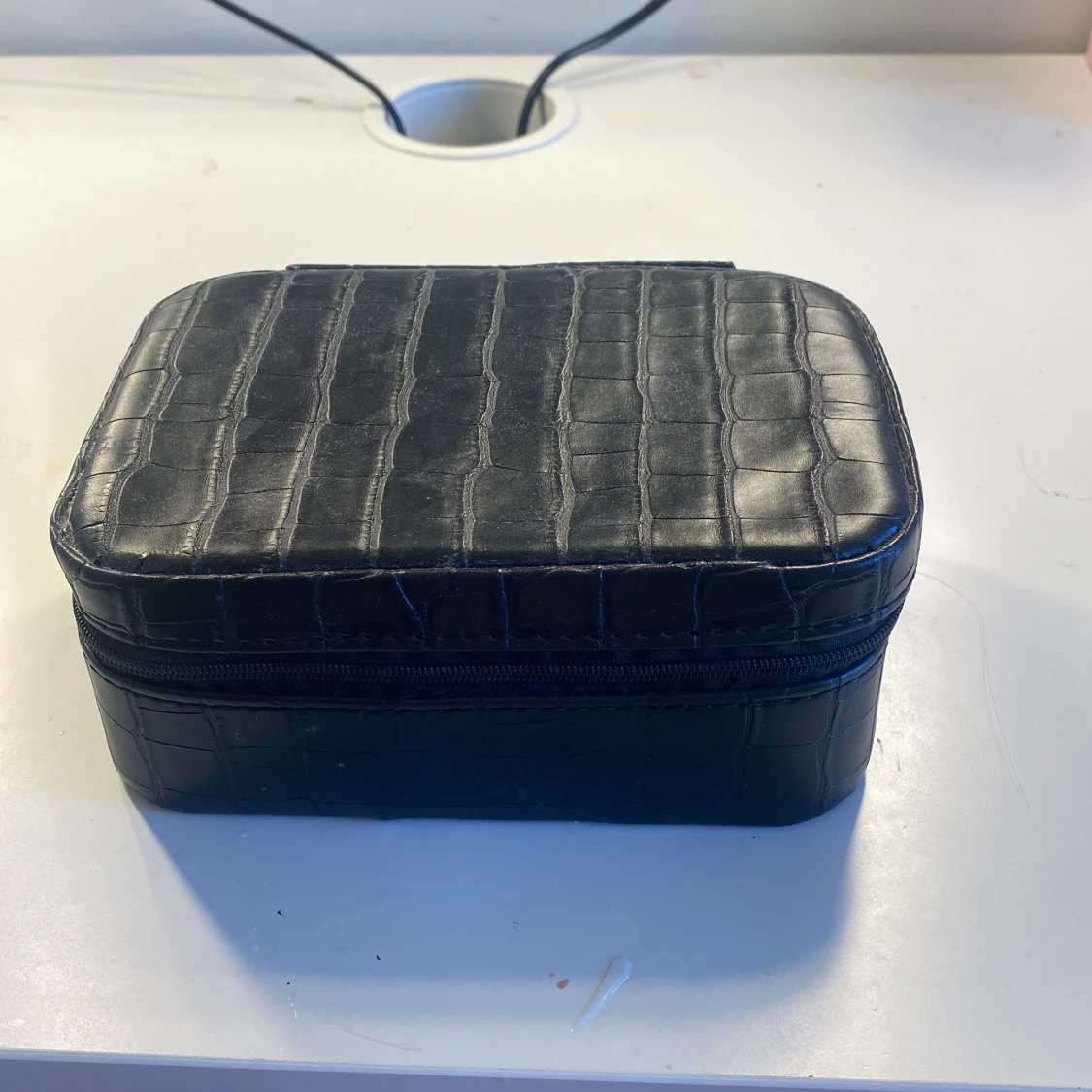 Svart smyckesväska med krokoprägling