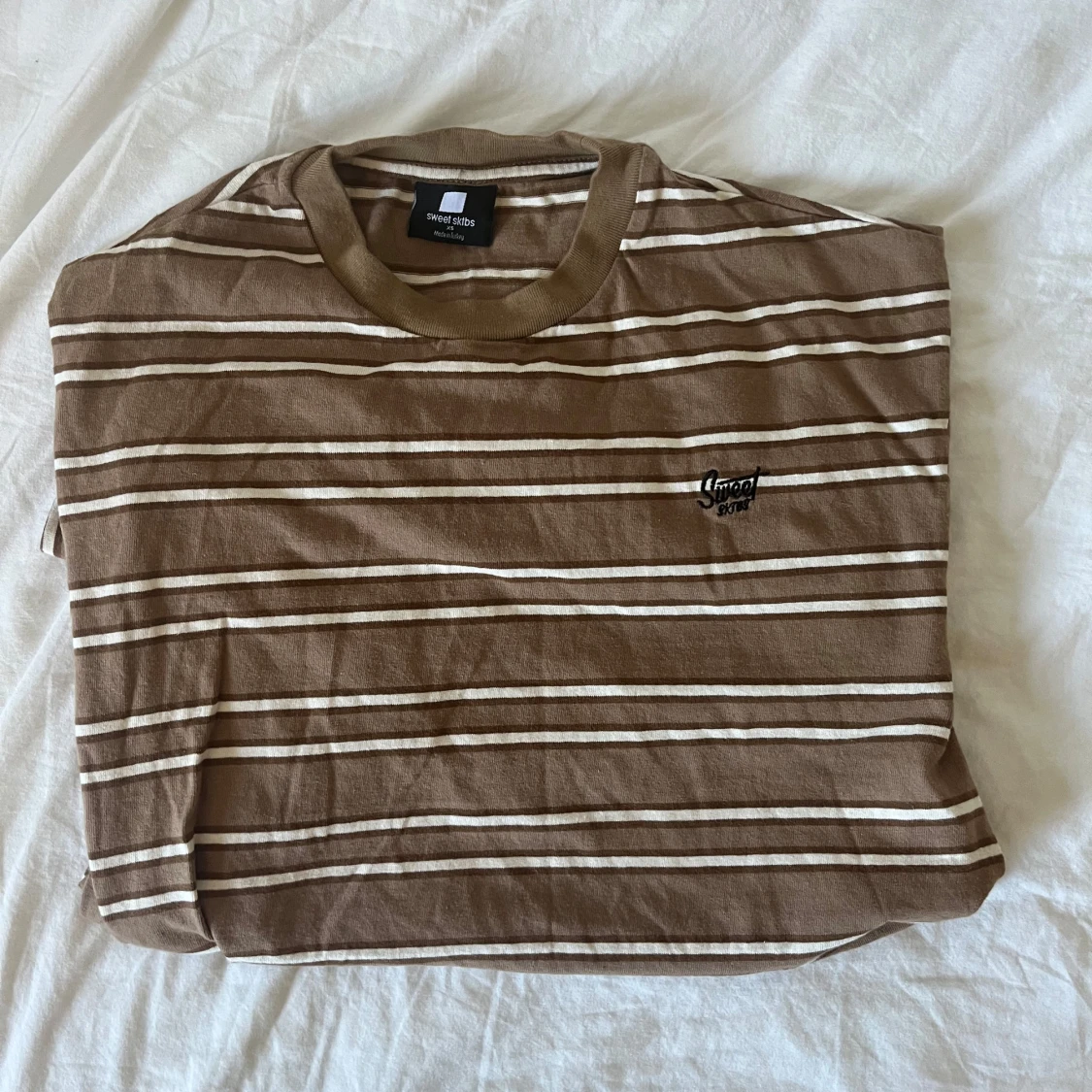 Brun och vit randig t-shirt Sweet Sk8bs