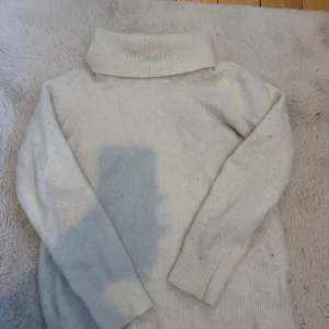 Vit polotröja i ull med ribbad krage - Från Zara💞💞