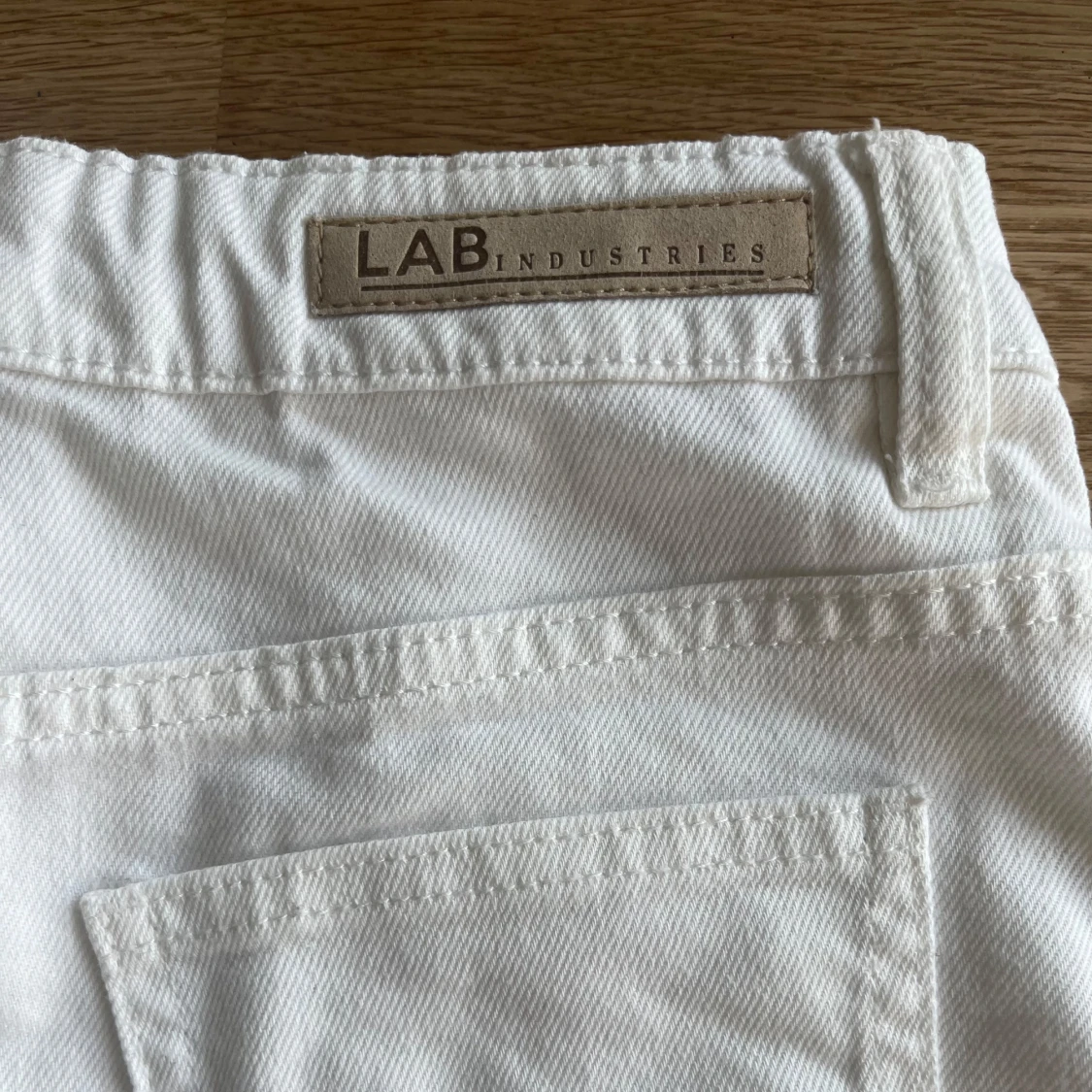 Vita jeansshorts från LAB Industries - 4