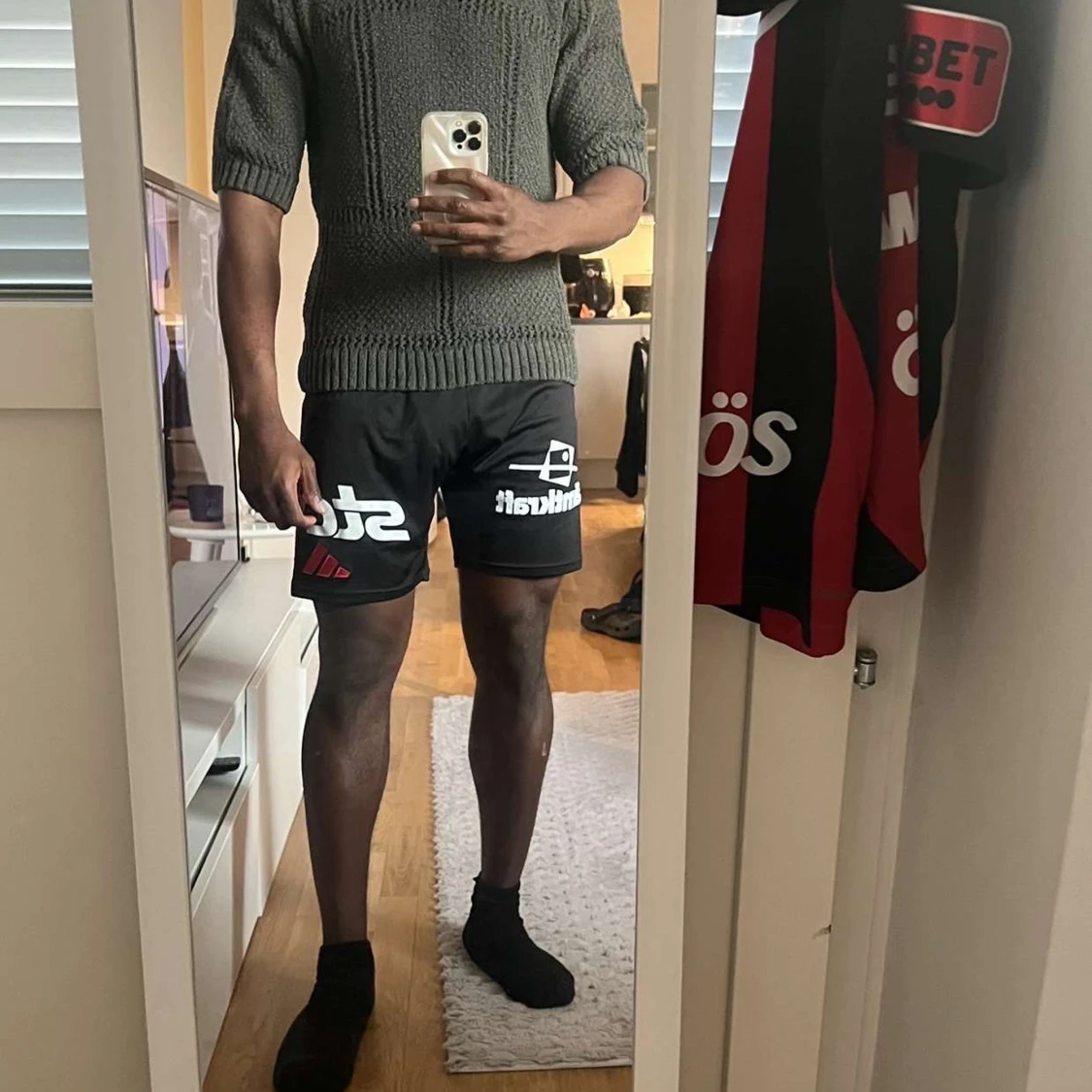 Svarta sportshorts med tryck - 1