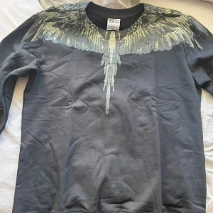 Marcelo Burlon - Hej, säljer en fet hoodie. Skriv innan ni köper. Aldrig använd!
