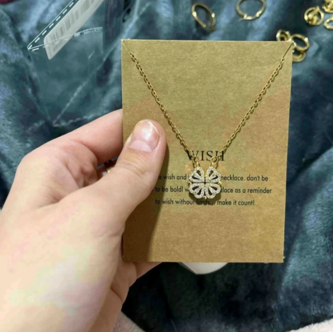 Guldigt halsband med fyrklöverberlock - 1