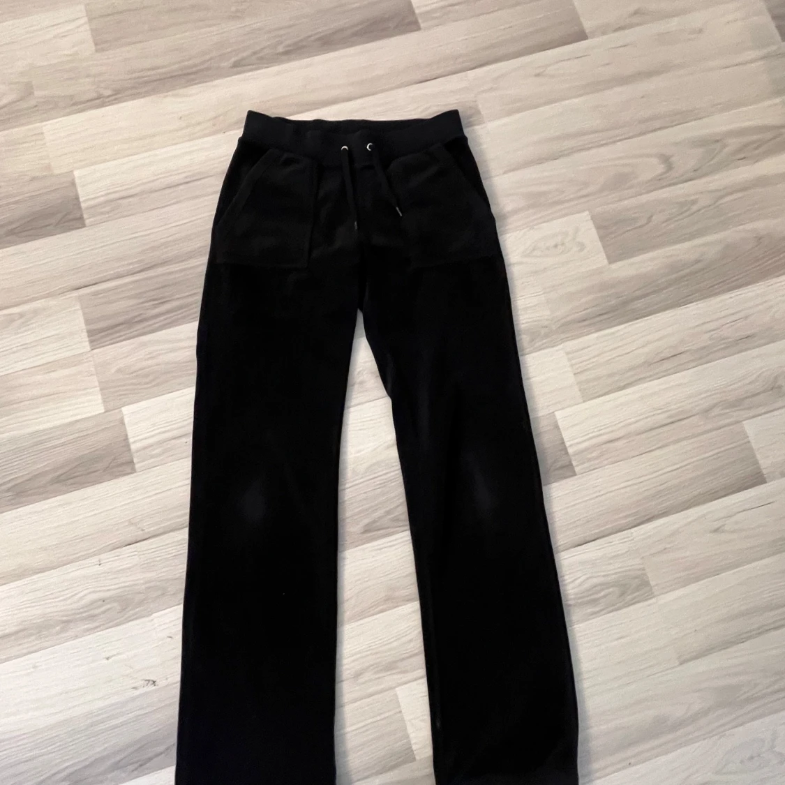 Svart velour hoodie från Juicy Couture - 3