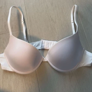 intimissimi bh - skön intimissimi bh, använd 1 gång men insåg att jag tog fel strl, inga defekter, strl 75b