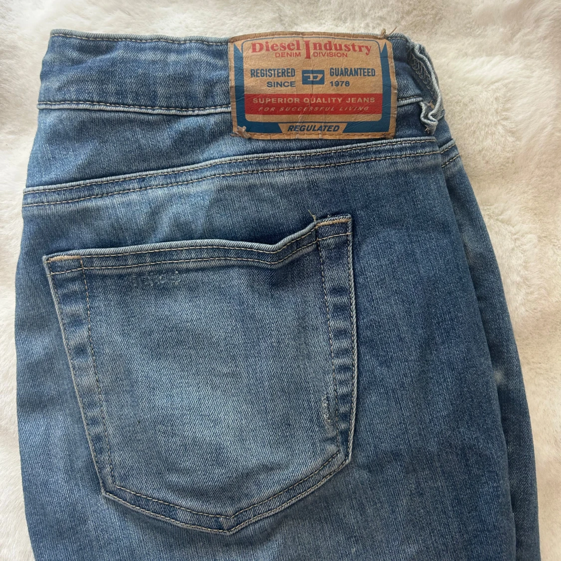 Blå low waist bootcut jeans från Diesel - 3