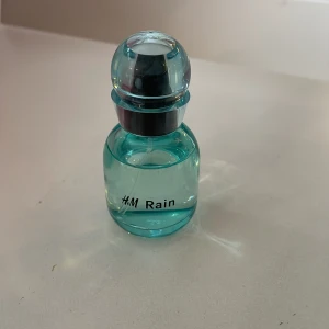H&M Parfym - Rain - Parfym  från H&M. I princip oanvänd. 