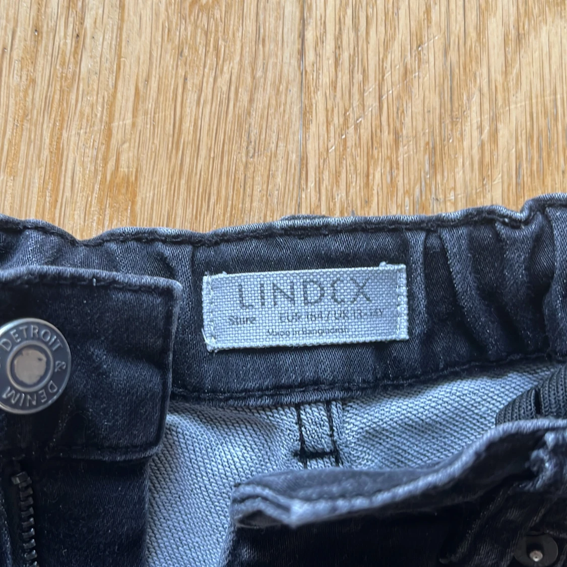 Svarta jeansbyxor från Lindex - 1