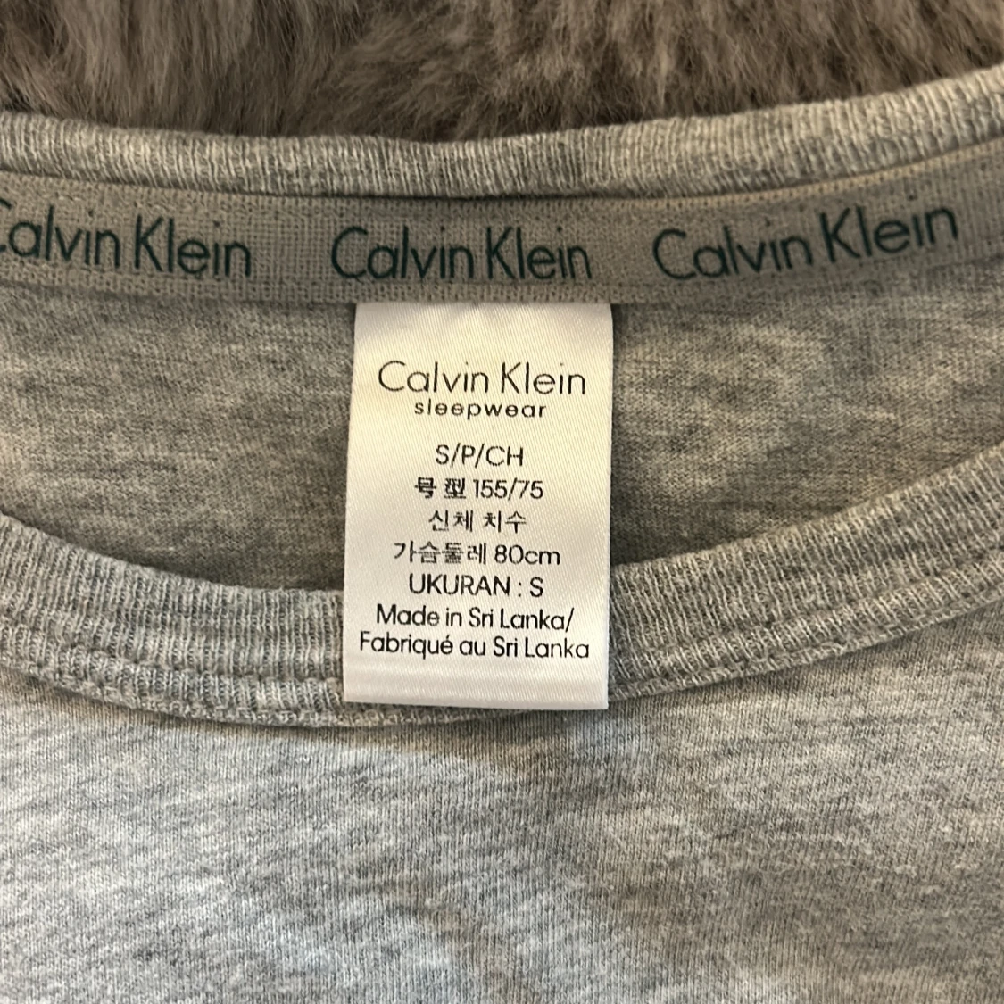 Grå Calvin Klein t-shirt med logga - 2