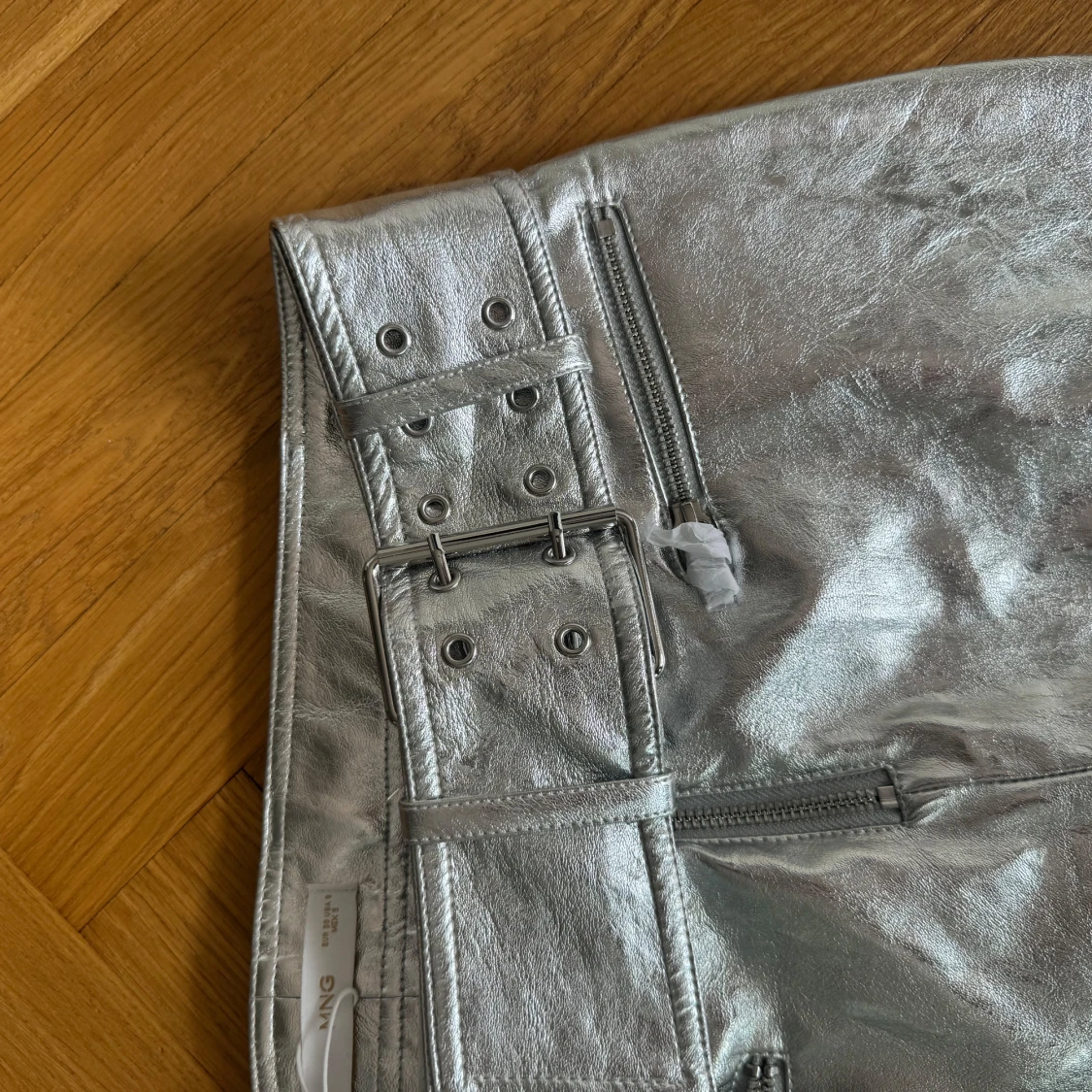 Silvriga lågmidjade bootcut byxor från Mango - 4