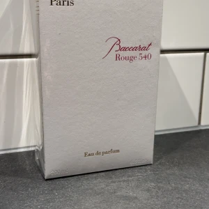 Baccarat Rouge 540 Eau de Parfum 200ml - Helt ny oöppnad, kvitto finns köpt från Boozt 