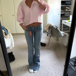 Nya Boutcut jeans - Superfina utsvängda jeans. 