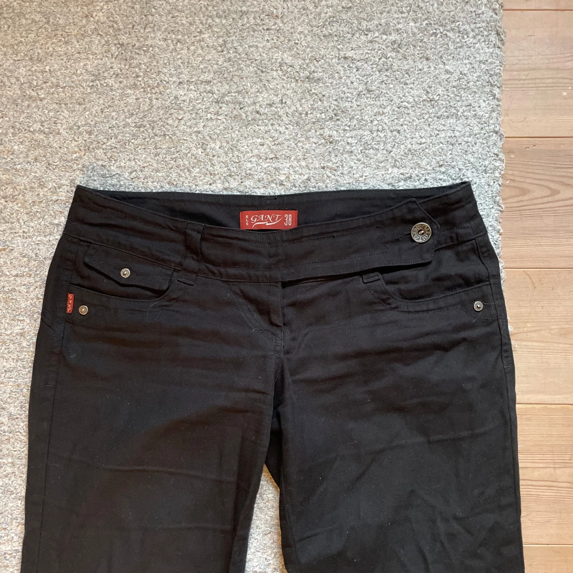 Svarta bootcut byxor från Gant - 2